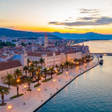 Island Resort Mihaela - Happy Rentals Trogir Bagian luar foto