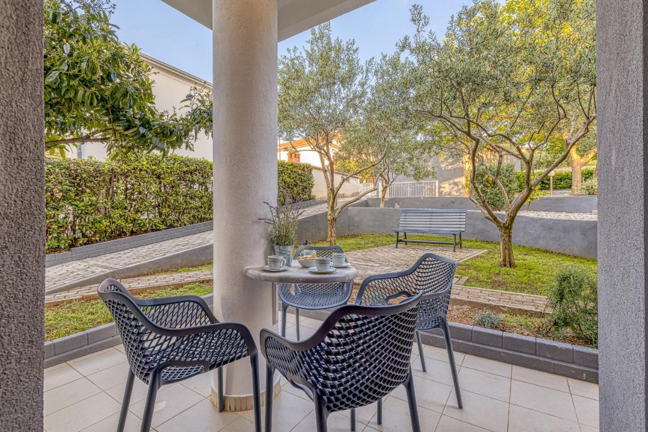 Island Resort Mihaela - Happy Rentals Trogir Bagian luar foto