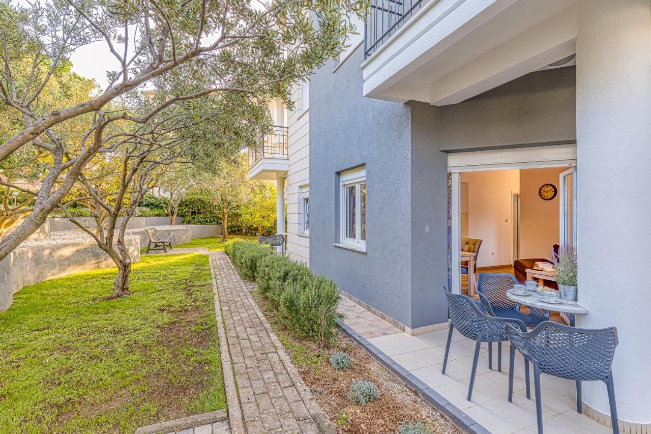 Island Resort Mihaela - Happy Rentals Trogir Bagian luar foto