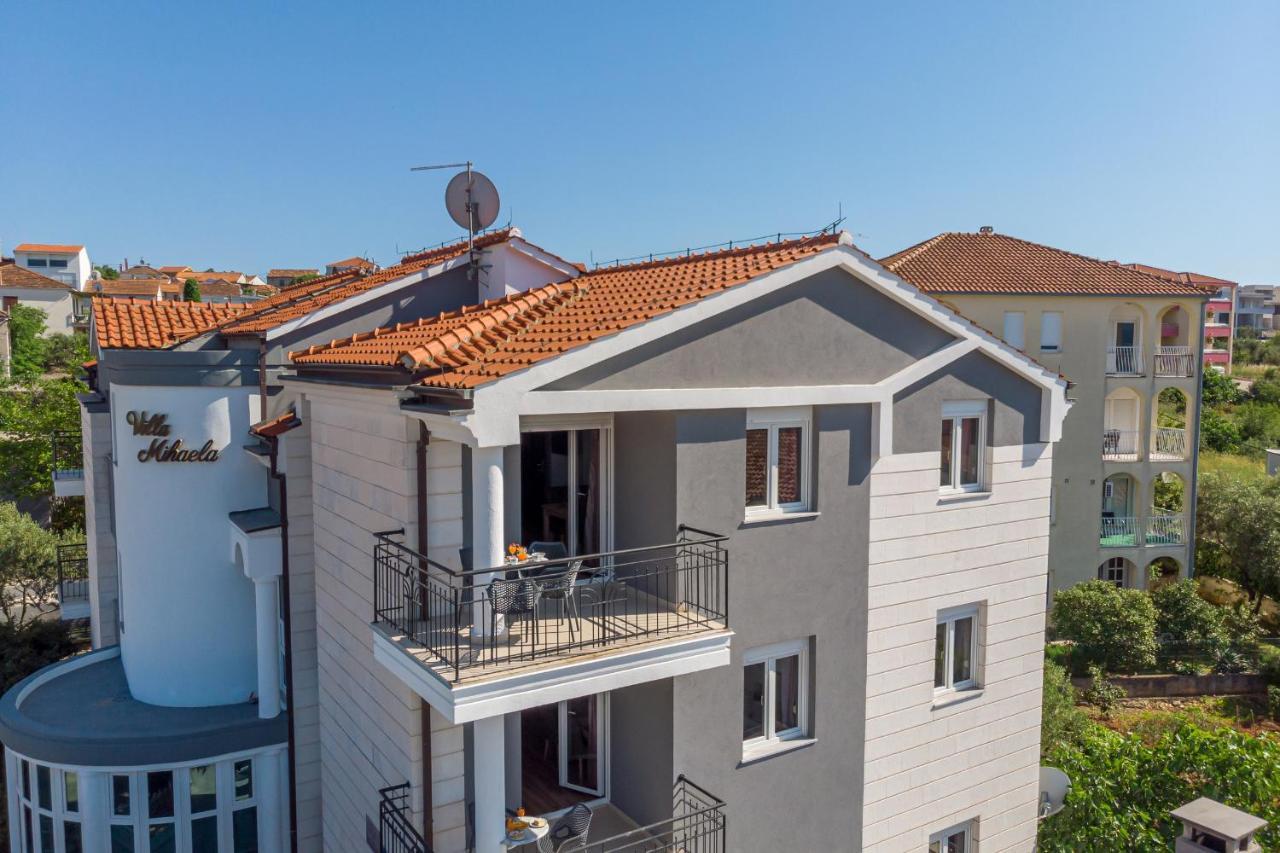 Island Resort Mihaela - Happy Rentals Trogir Bagian luar foto