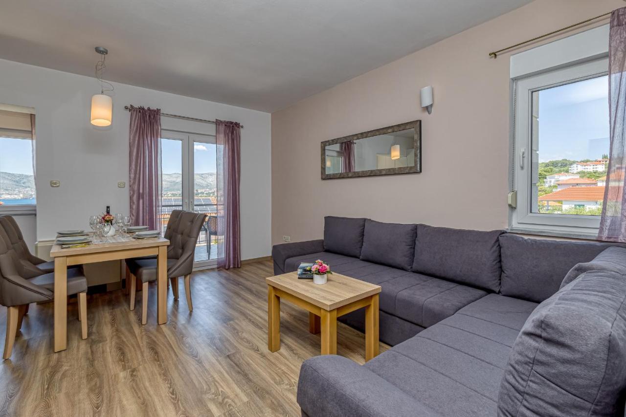 Island Resort Mihaela - Happy Rentals Trogir Bagian luar foto