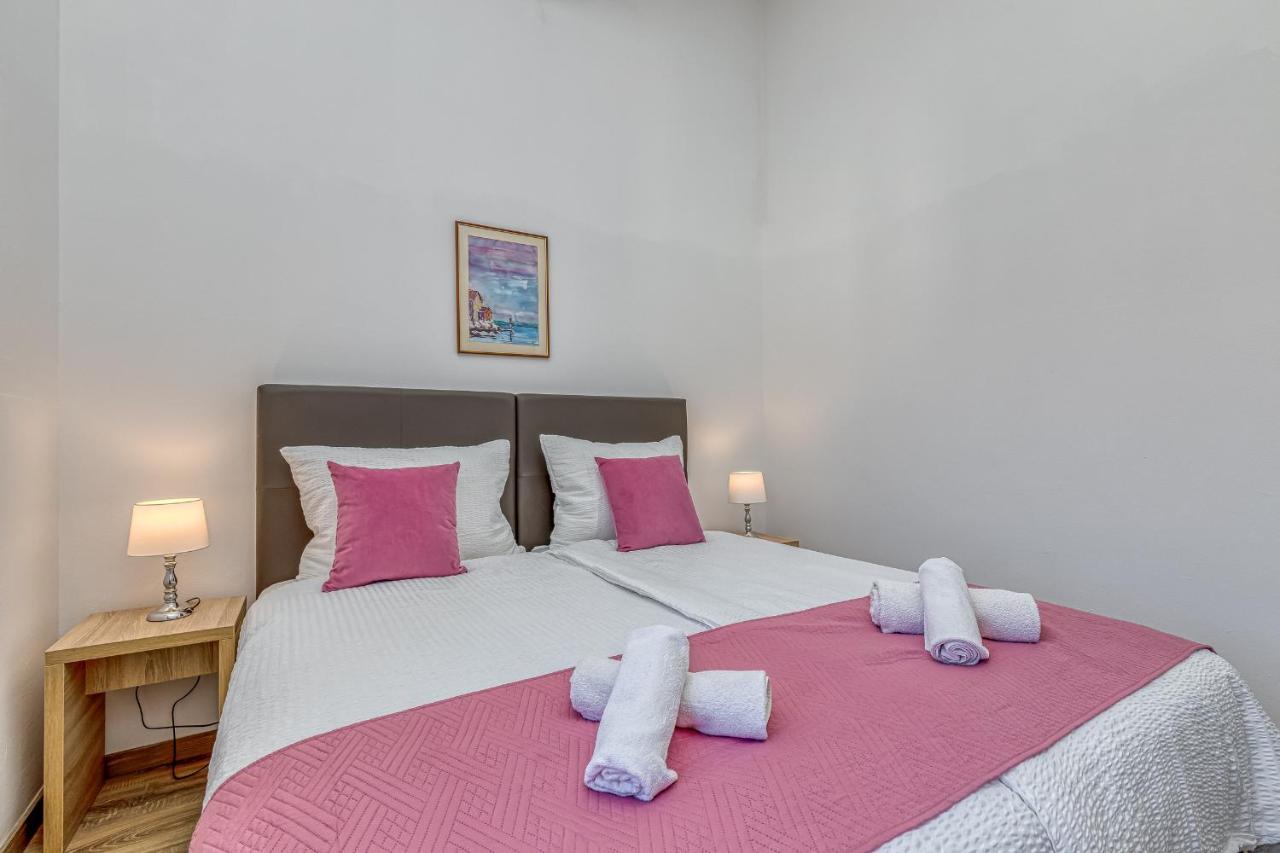 Island Resort Mihaela - Happy Rentals Trogir Bagian luar foto