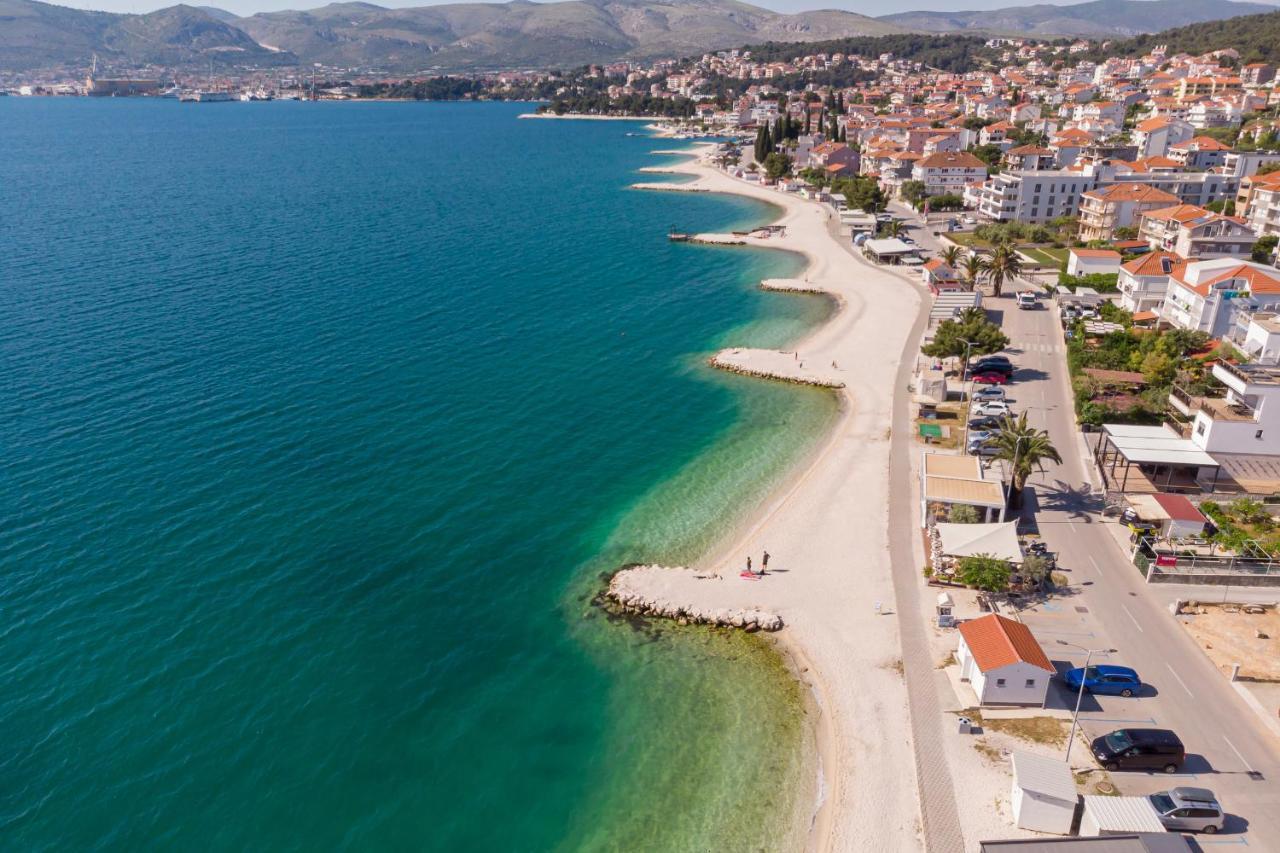 Island Resort Mihaela - Happy Rentals Trogir Bagian luar foto