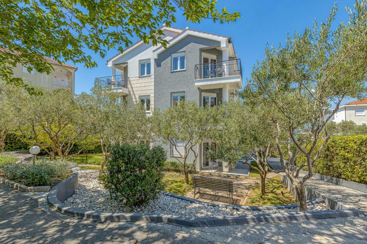 Island Resort Mihaela - Happy Rentals Trogir Bagian luar foto