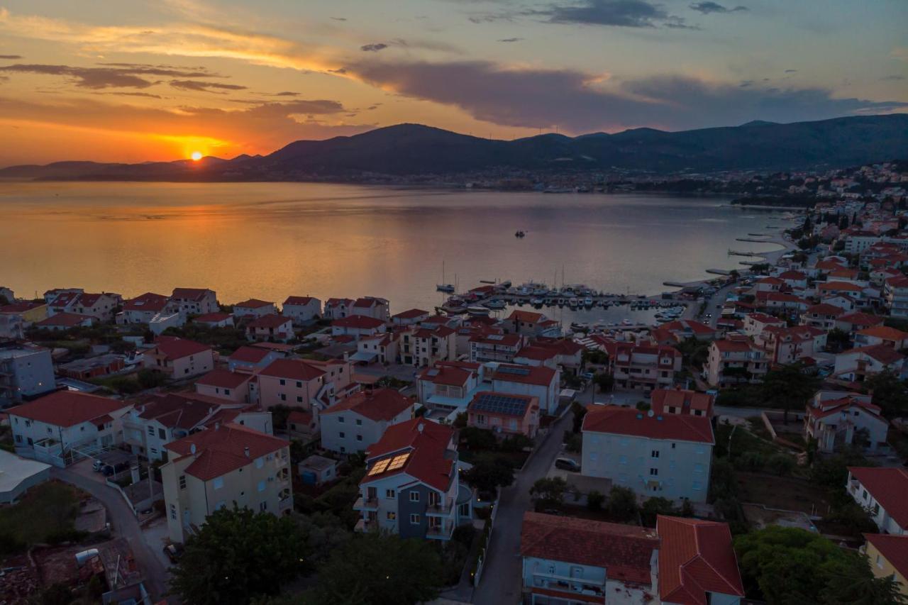 Island Resort Mihaela - Happy Rentals Trogir Bagian luar foto