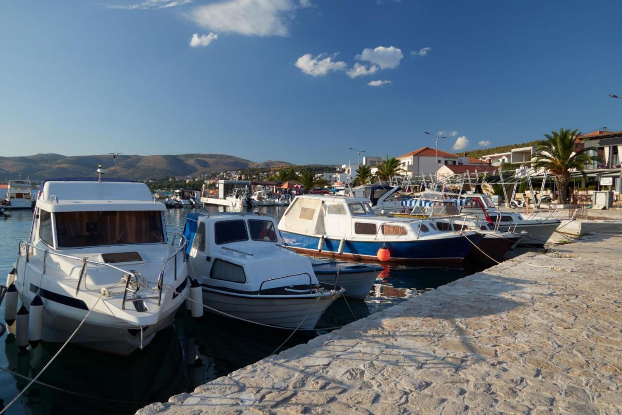 Island Resort Mihaela - Happy Rentals Trogir Bagian luar foto
