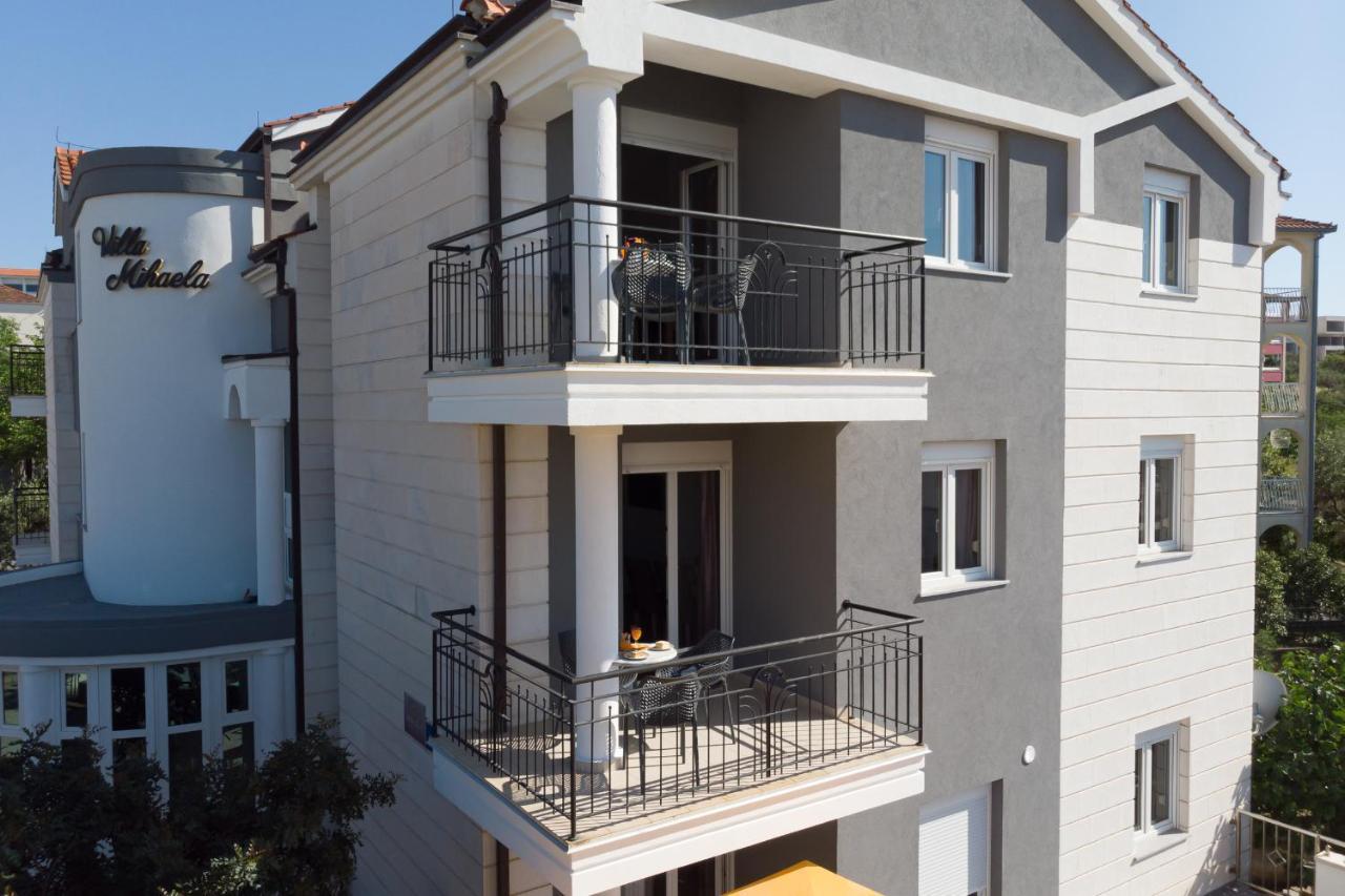 Island Resort Mihaela - Happy Rentals Trogir Bagian luar foto