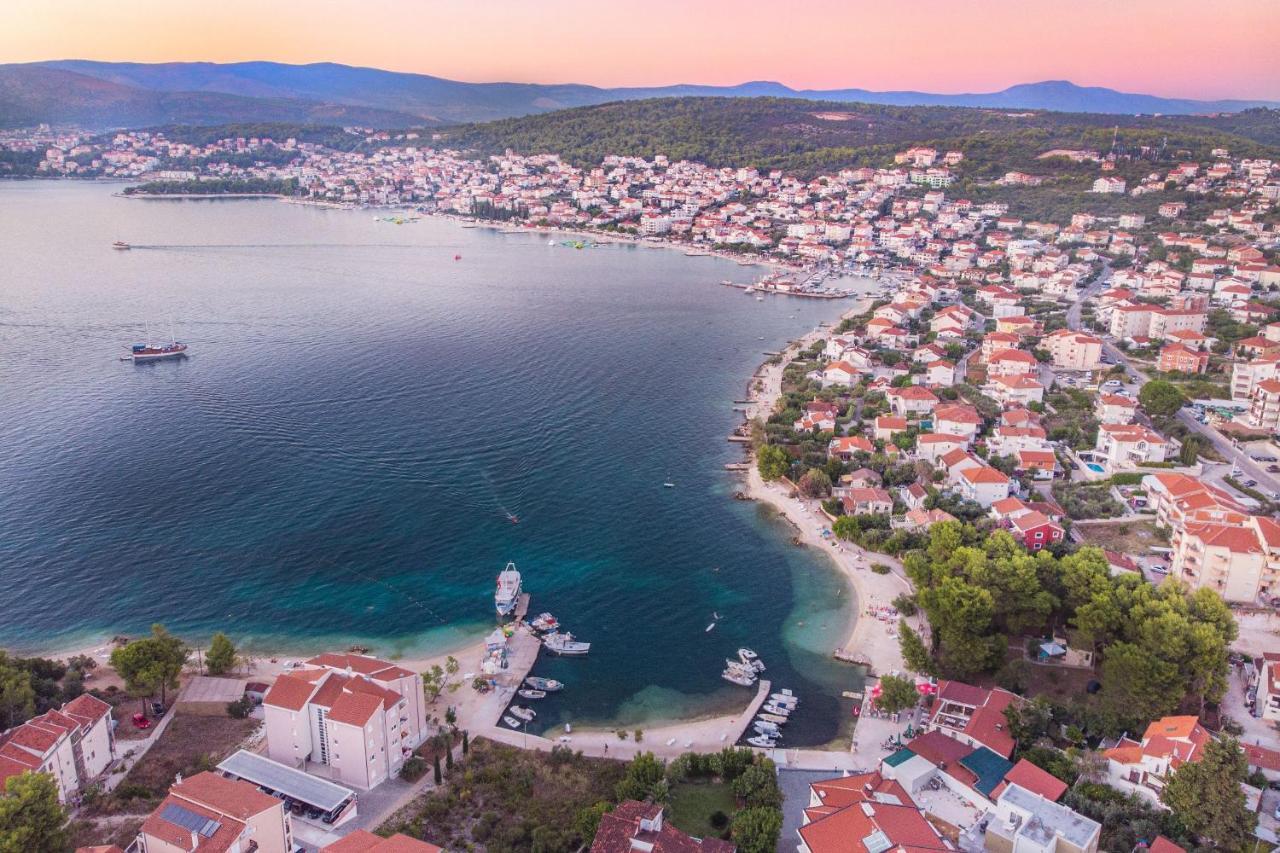 Island Resort Mihaela - Happy Rentals Trogir Bagian luar foto