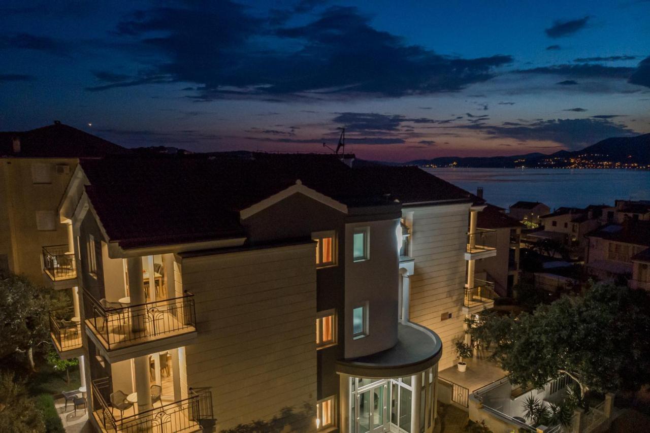 Island Resort Mihaela - Happy Rentals Trogir Bagian luar foto