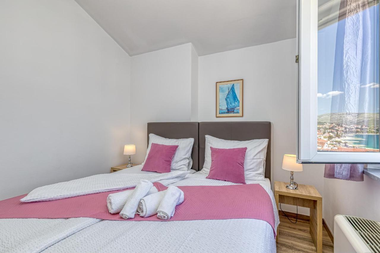 Island Resort Mihaela - Happy Rentals Trogir Bagian luar foto