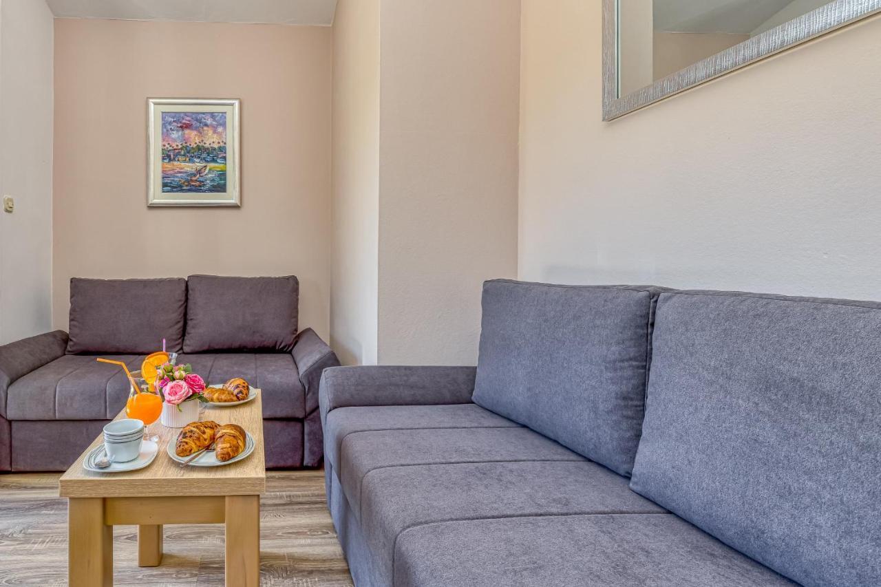 Island Resort Mihaela - Happy Rentals Trogir Bagian luar foto