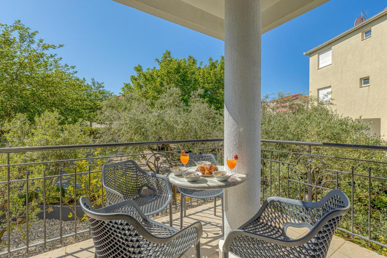 Island Resort Mihaela - Happy Rentals Trogir Bagian luar foto