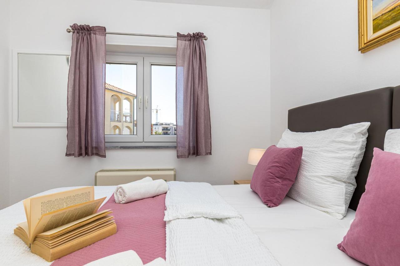 Island Resort Mihaela - Happy Rentals Trogir Bagian luar foto