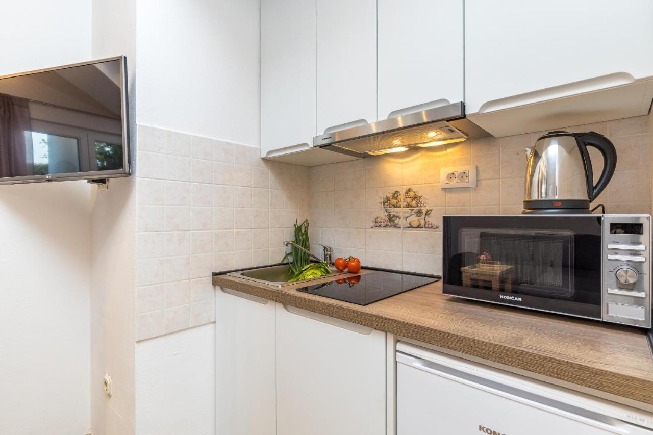 Island Resort Mihaela - Happy Rentals Trogir Bagian luar foto
