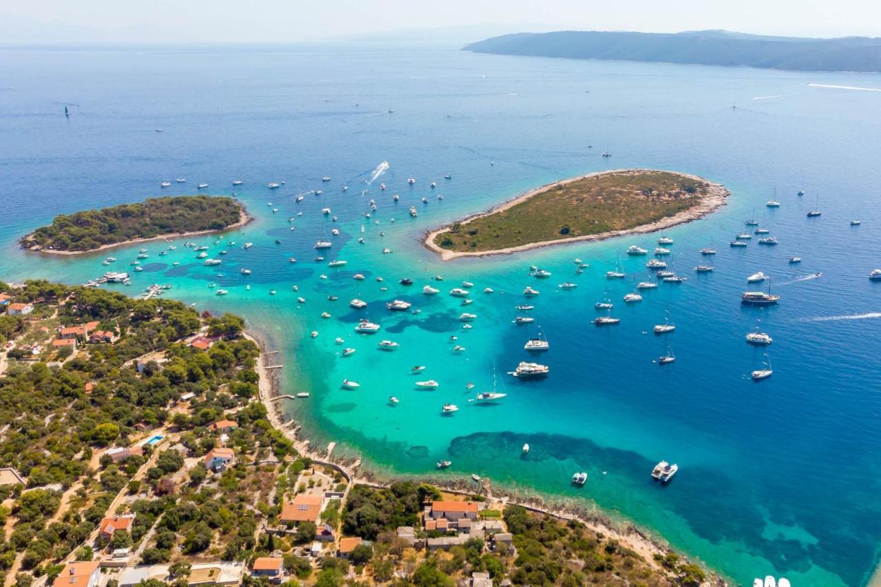Island Resort Mihaela - Happy Rentals Trogir Bagian luar foto