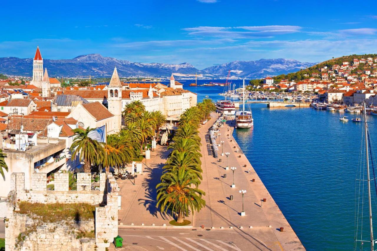 Island Resort Mihaela - Happy Rentals Trogir Bagian luar foto