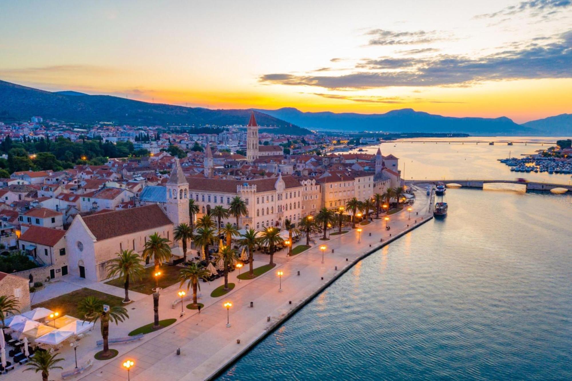 Island Resort Mihaela - Happy Rentals Trogir Bagian luar foto